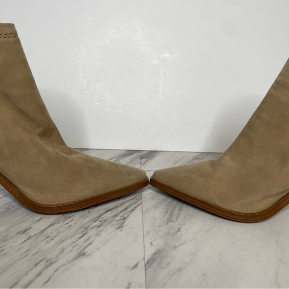 Vince Camuto Welland Tan Suede Bootie 9 1/2 M - Picture 7 of 16